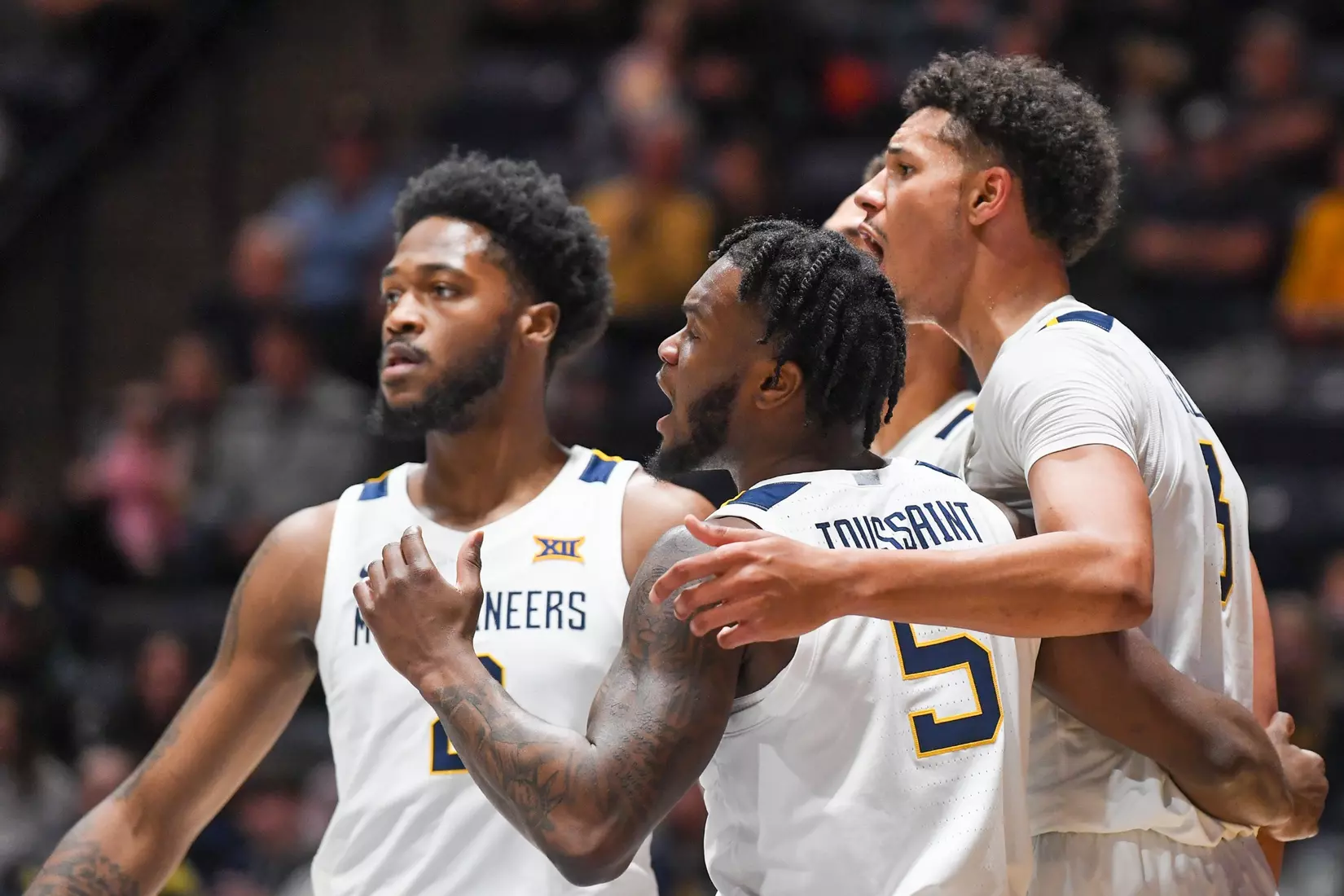 Tre Mitchell huddles the team.