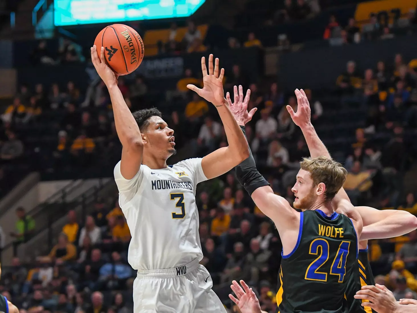 Tre Mitchell in the paint.