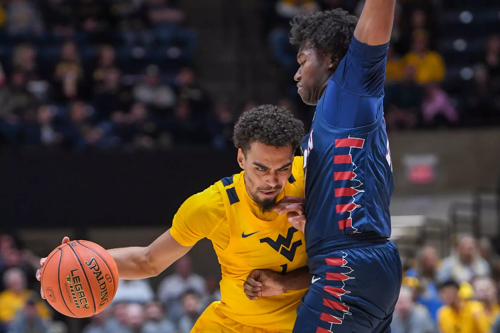 Emmitt Matthews Jr. drives.