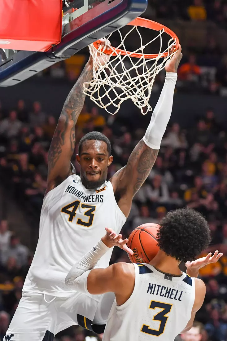 Jimmy Bell Jr. slams.