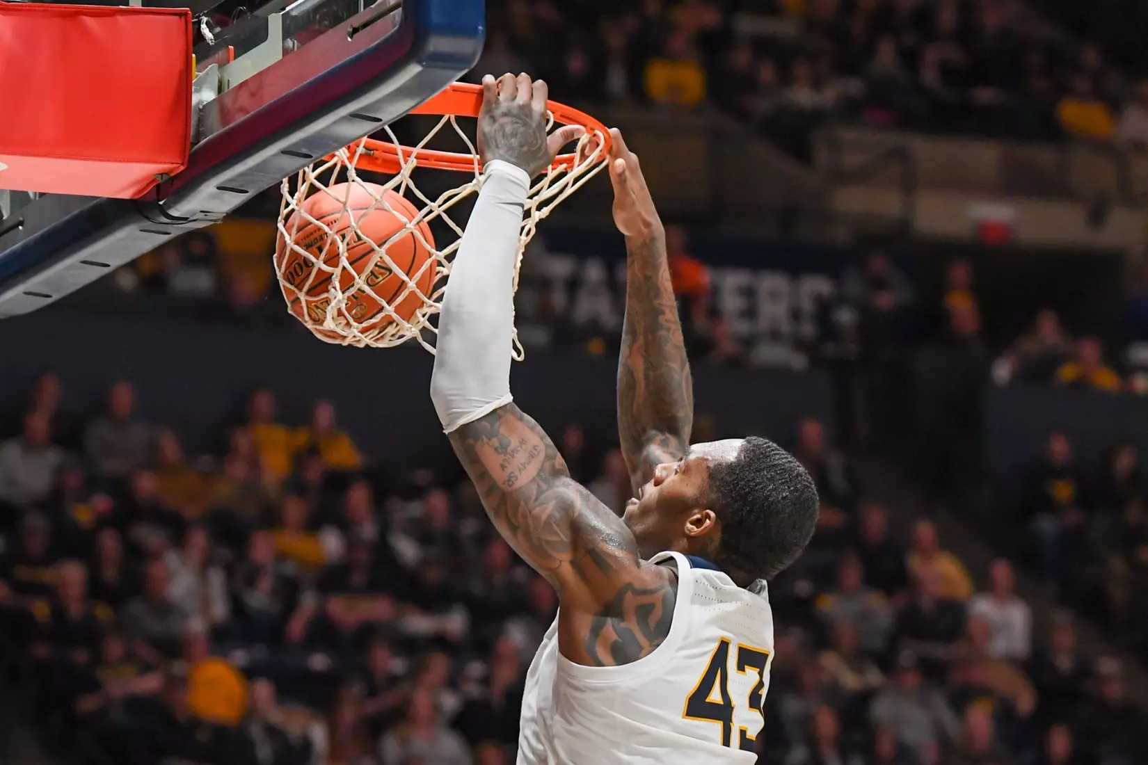 Jimmy Bell Jr. slams.