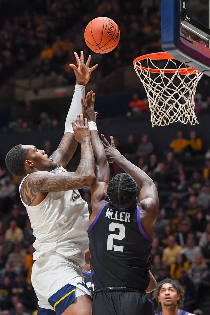 Jimmy Bell Jr. scores two at the rim.