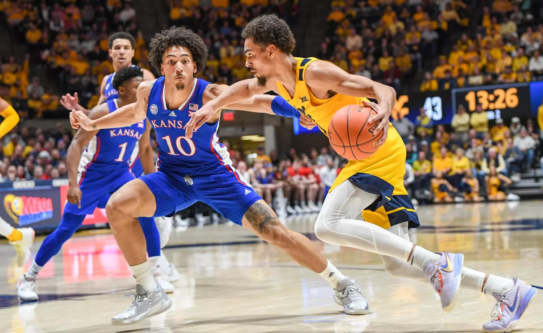 Emmitt Matthews Jr. drives.