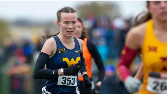 Sarah Tait running at 2023 XC Big 12 Championship