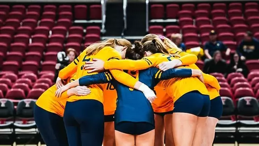 Volleyball huddle vs Texas Tech 11/10