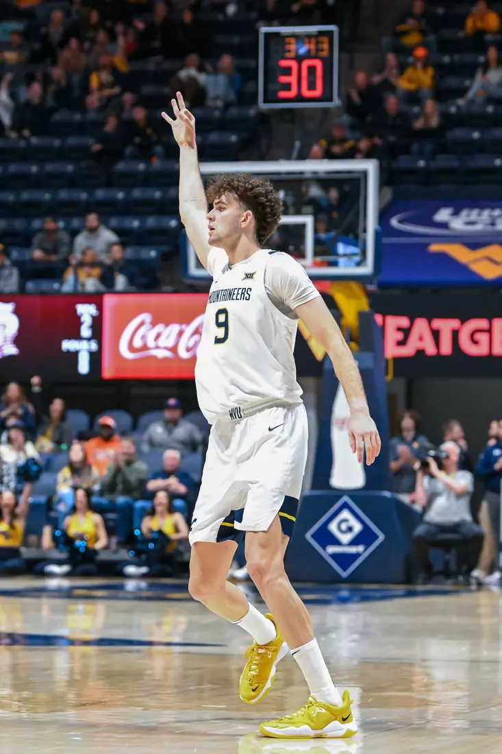 Ofri Naveh celebrates his three-pointer.