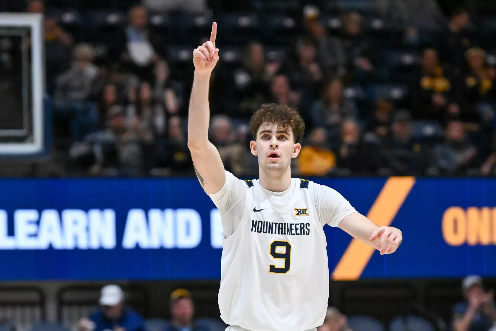 Ofri Naveh celebrates a three.