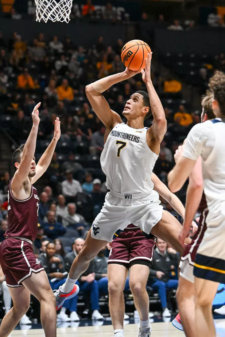 Jesse Edwards shoots in the paint.