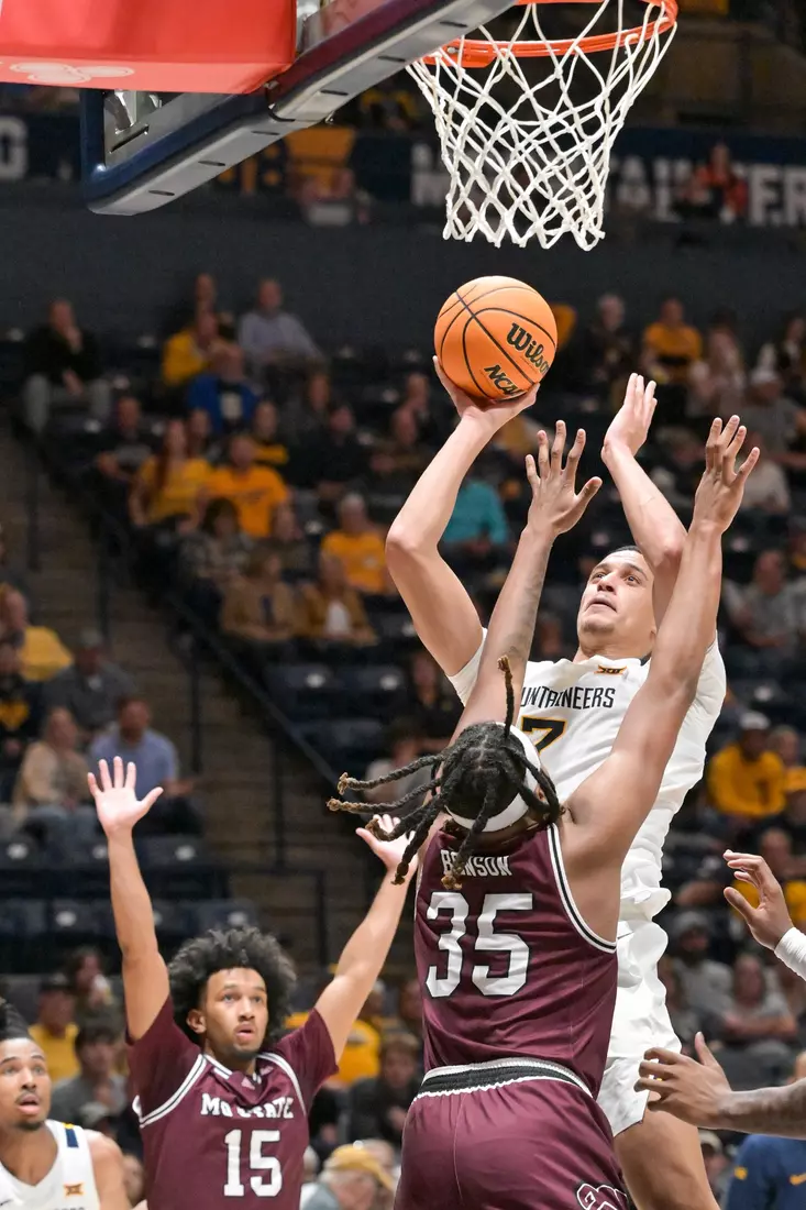 Jesse Edwards in the paint.