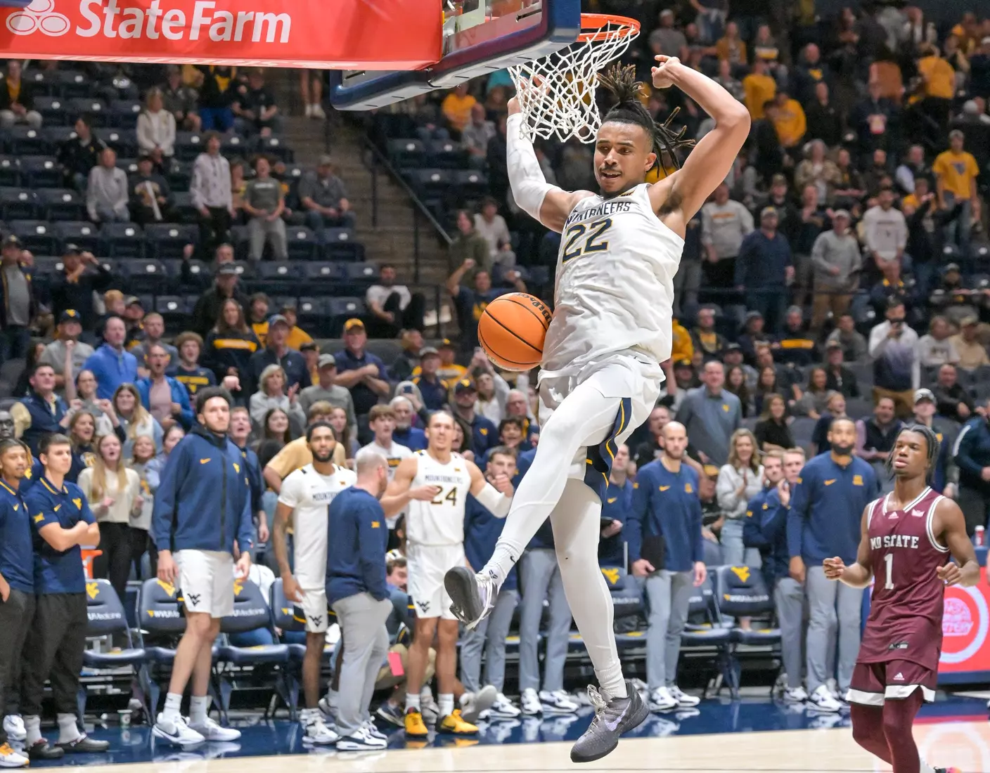 Josiah Harris slams the Mountaineers final points.