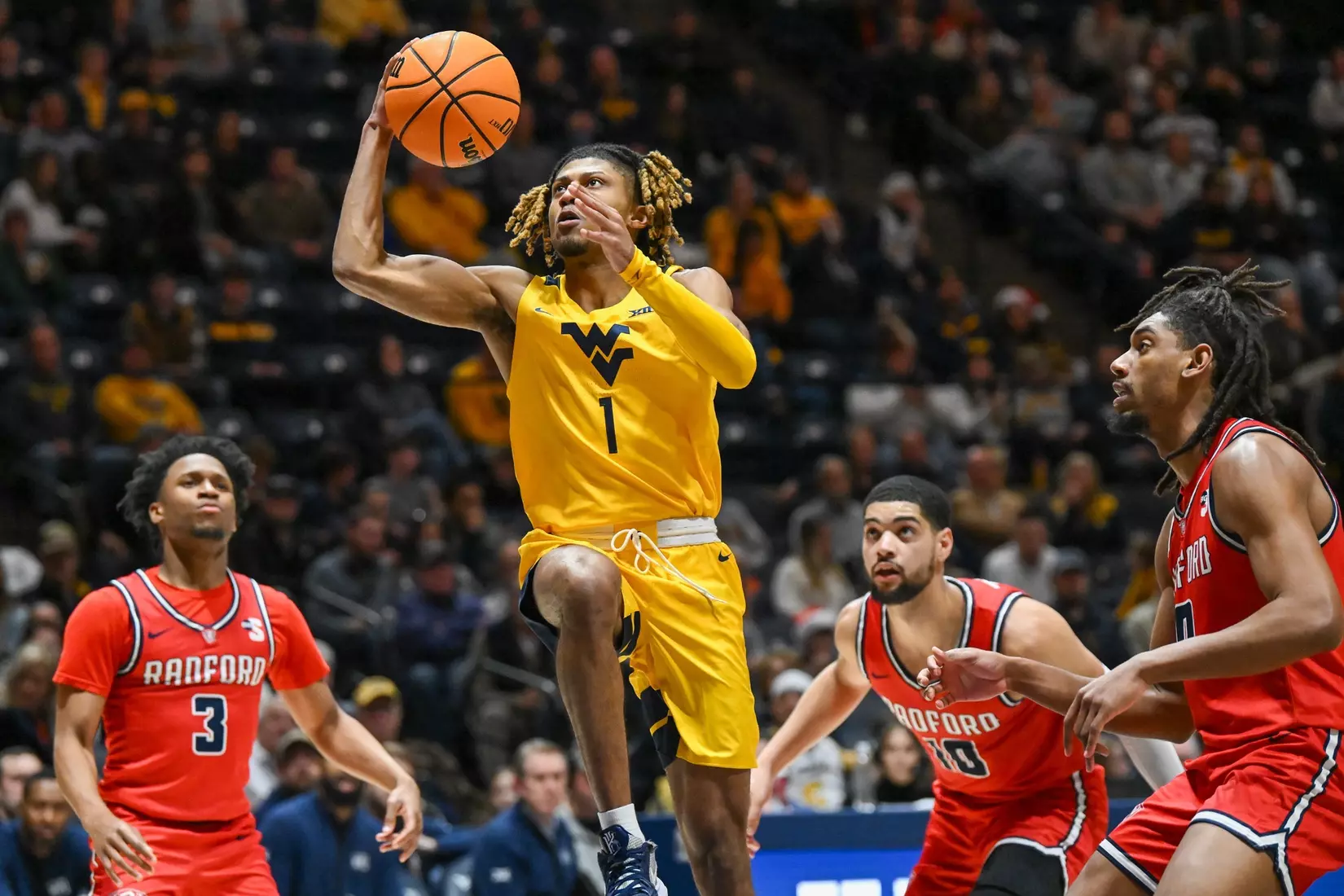 Noah Farrakhan scores on the layup.