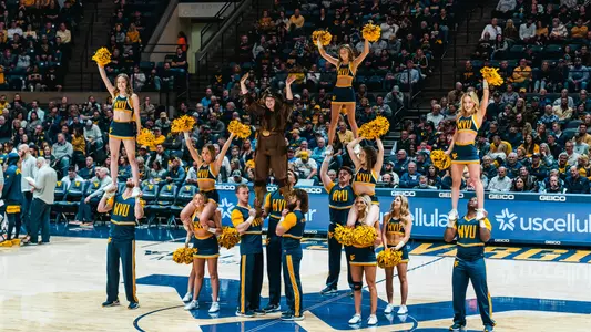Mountaineer_with_Cheerleaders