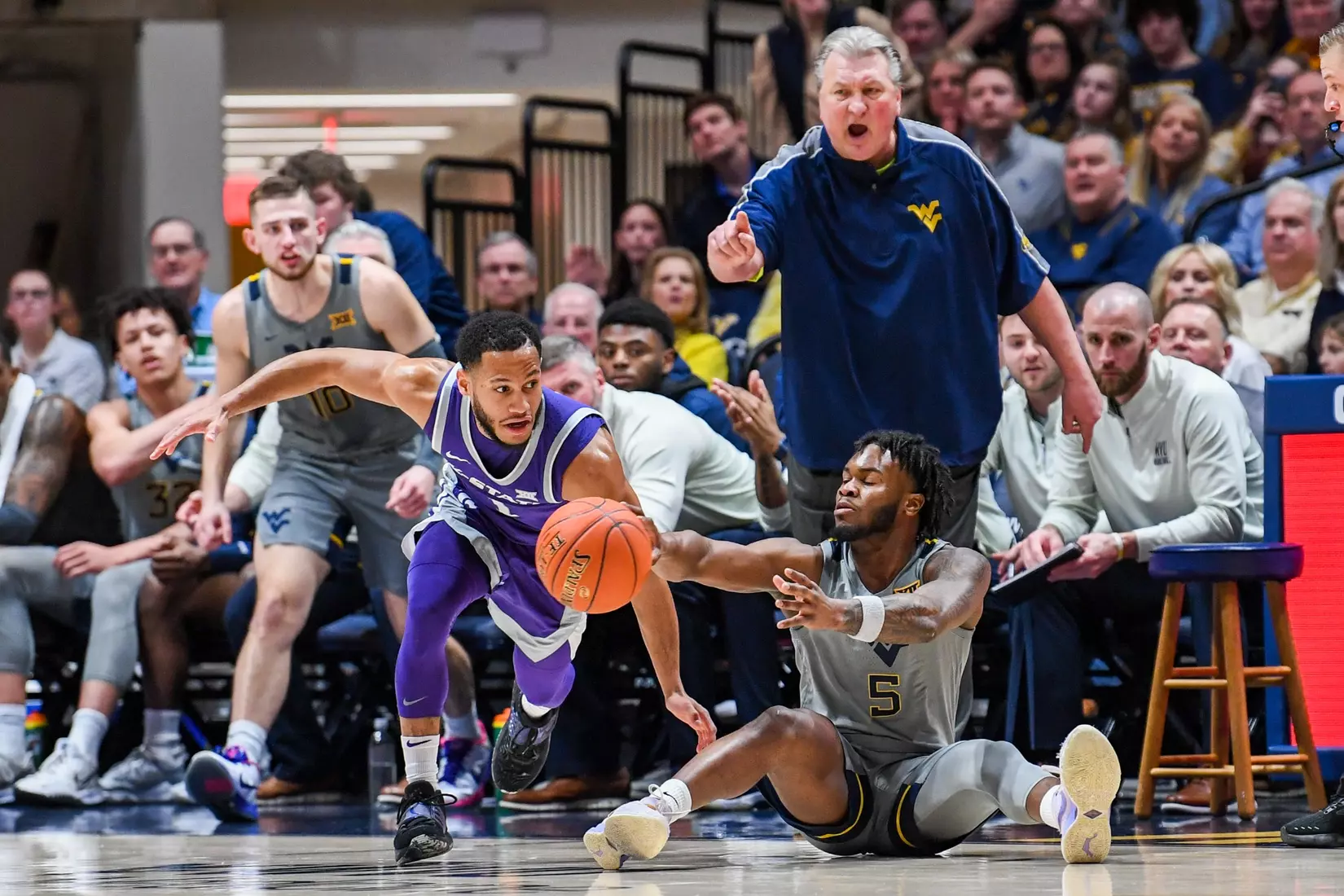 Joe Toussaint passes after the steal.