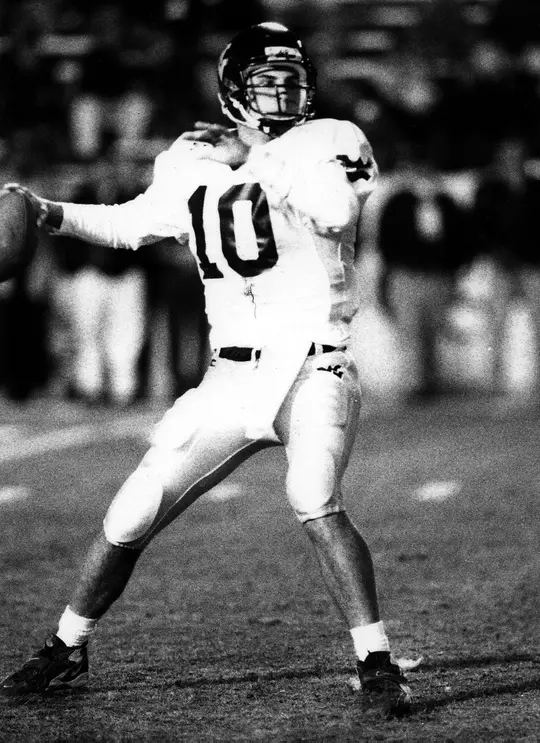 1998 Insight.com Bowl action - Marc Bulger