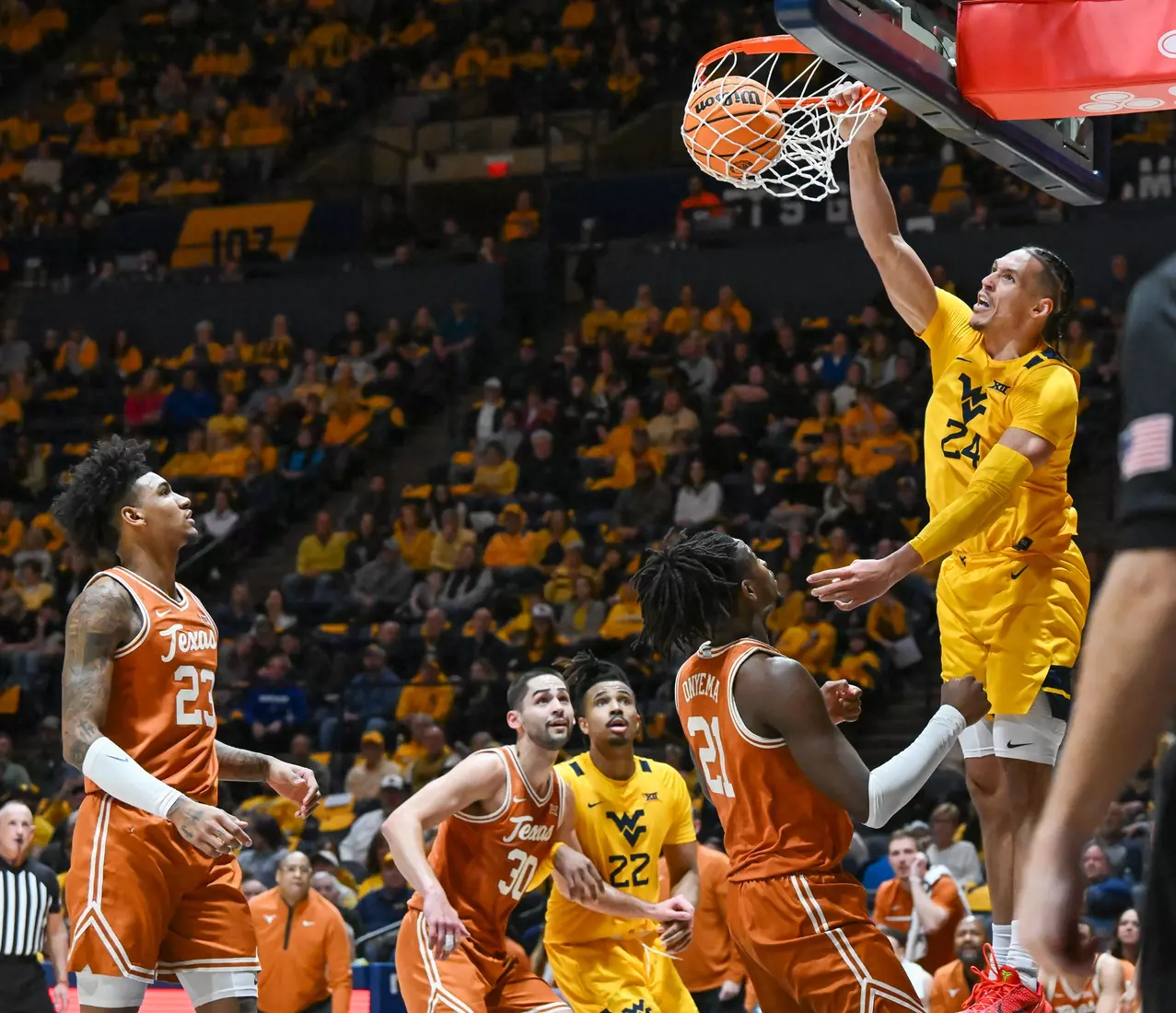 Patrick Suemnick slams on the reverse.