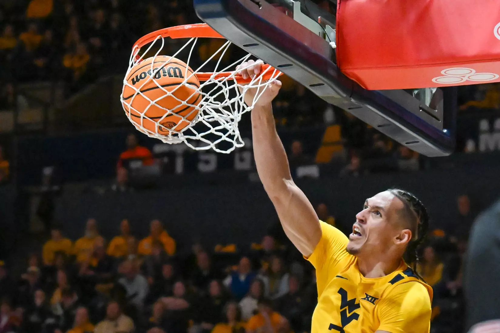 Patrick Suemnick slam dunks.