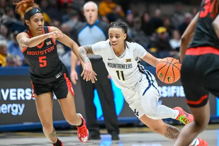 JJ Quinerly drives up-court.
