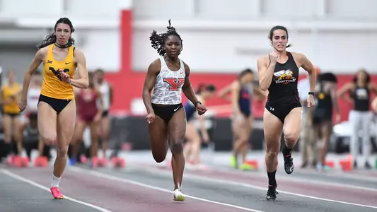 Sophia Ludwig running at YSU Collegiate Invitational