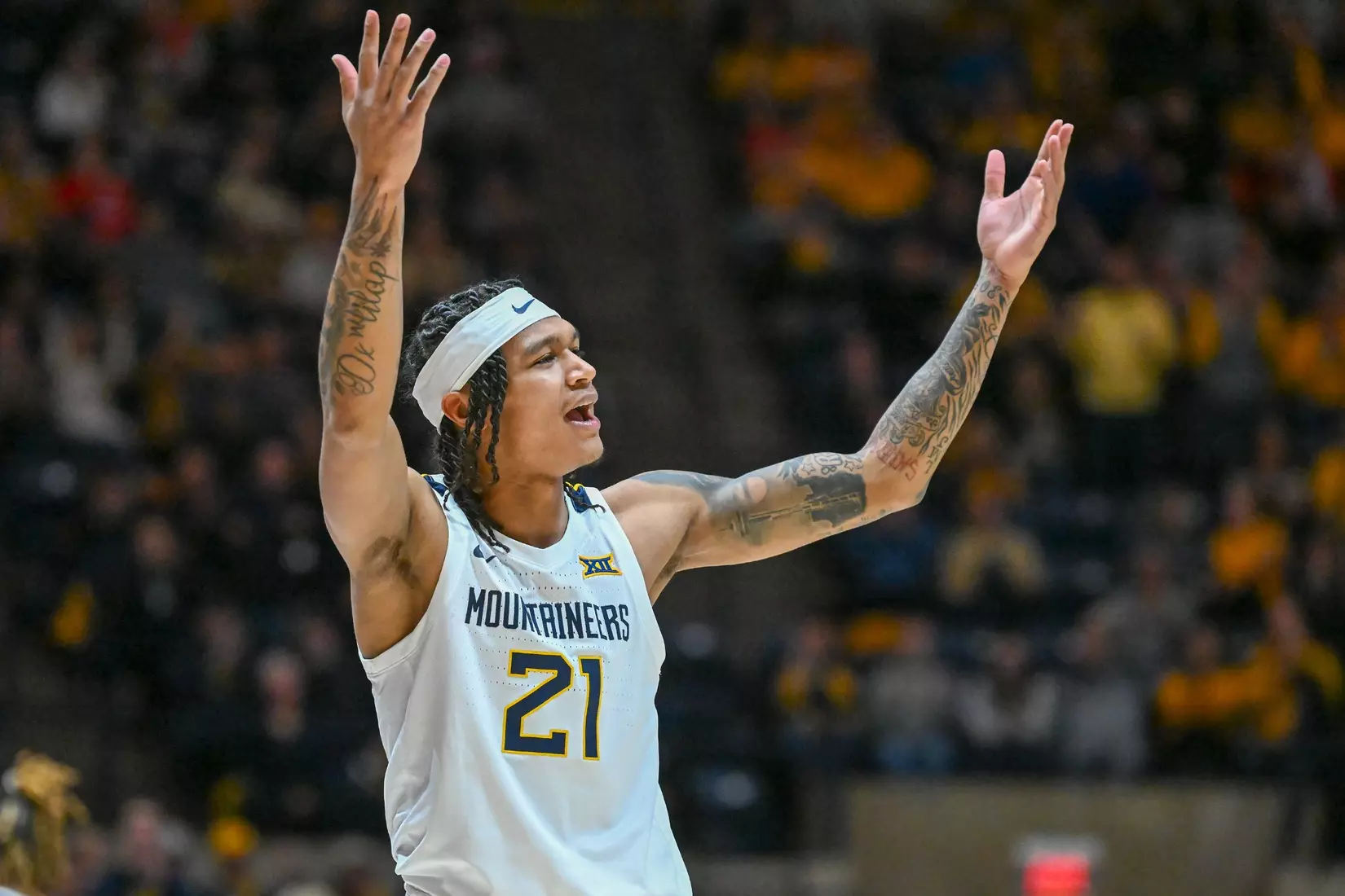 Raequan Battle fires-up the crowd.