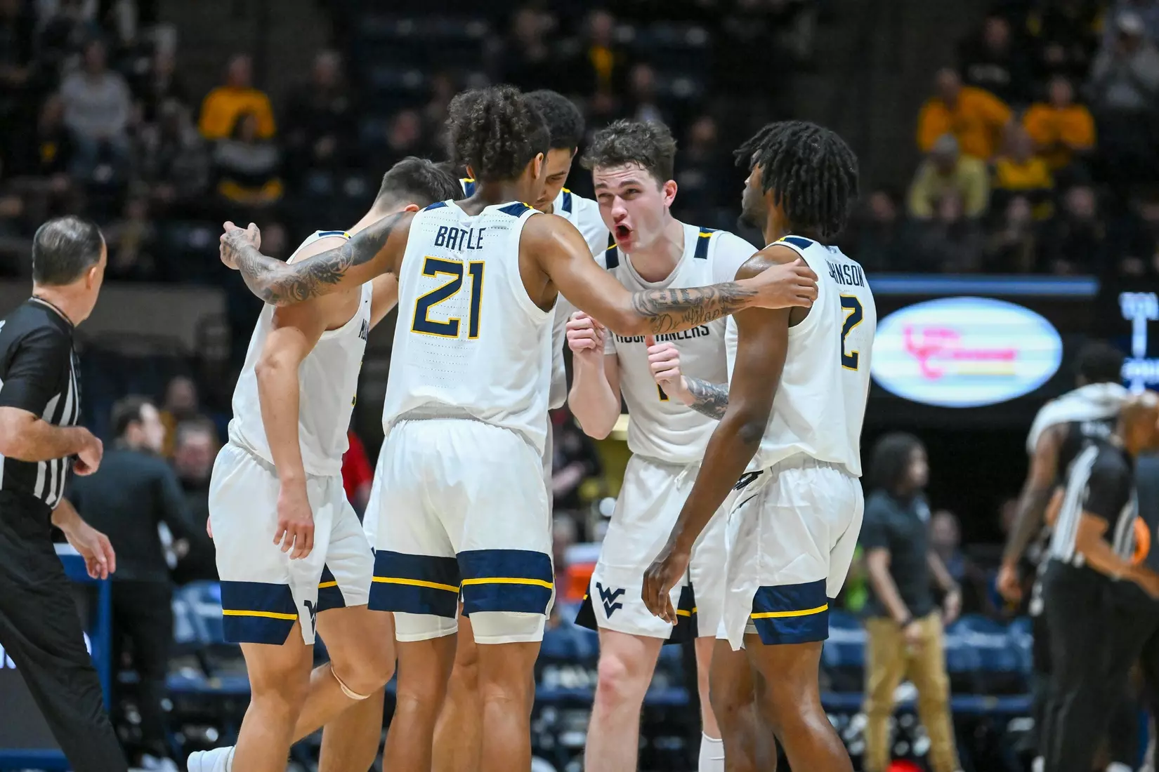 Quinn Slazinski talks to his teammates after a late timeout.