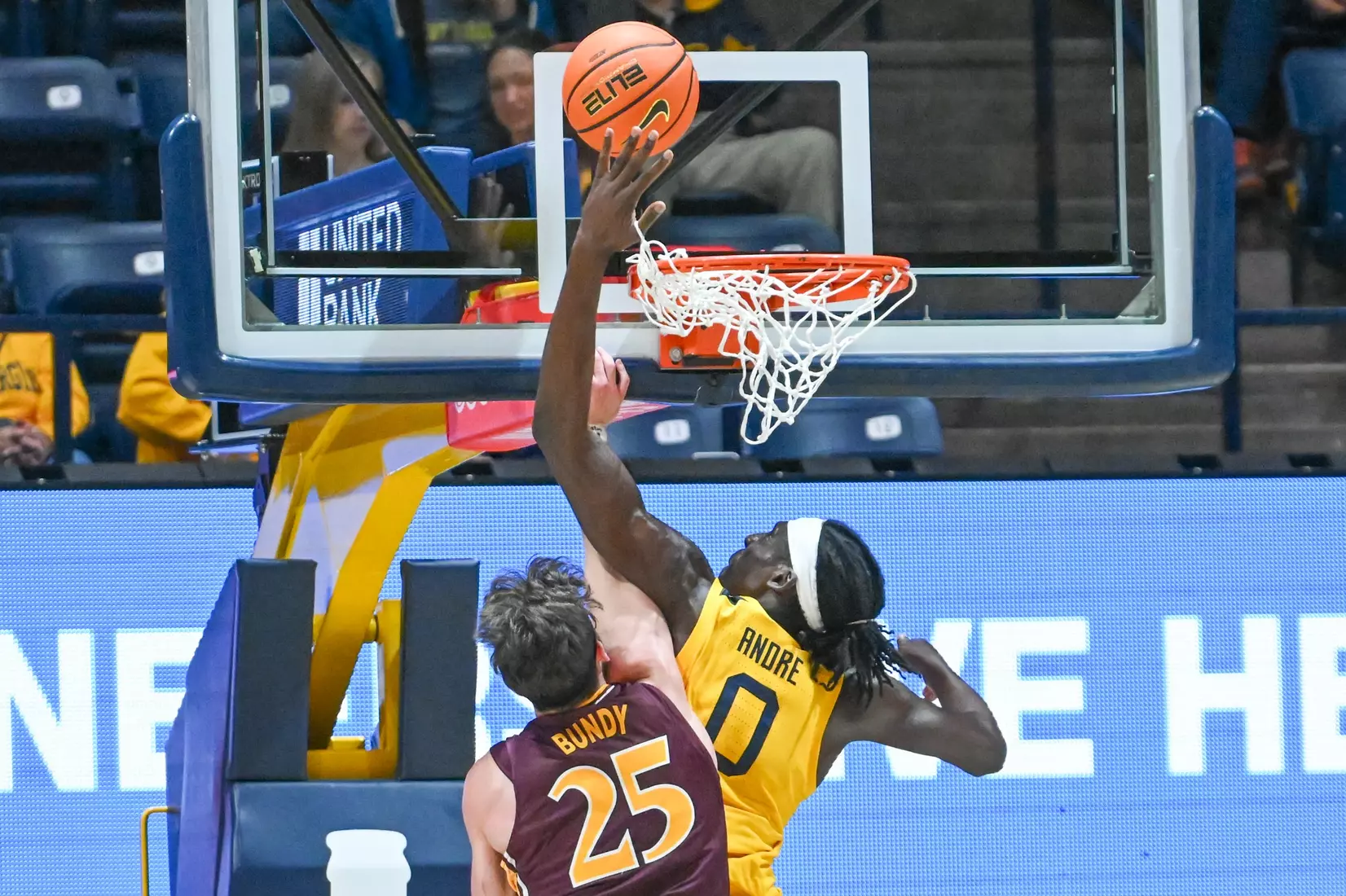 WVU vs Iona action Wednesday night at the WVU Coliseum.