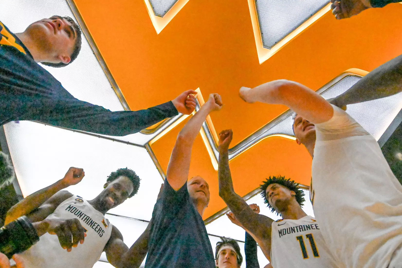 WVU vs Robert Morris basketball game action