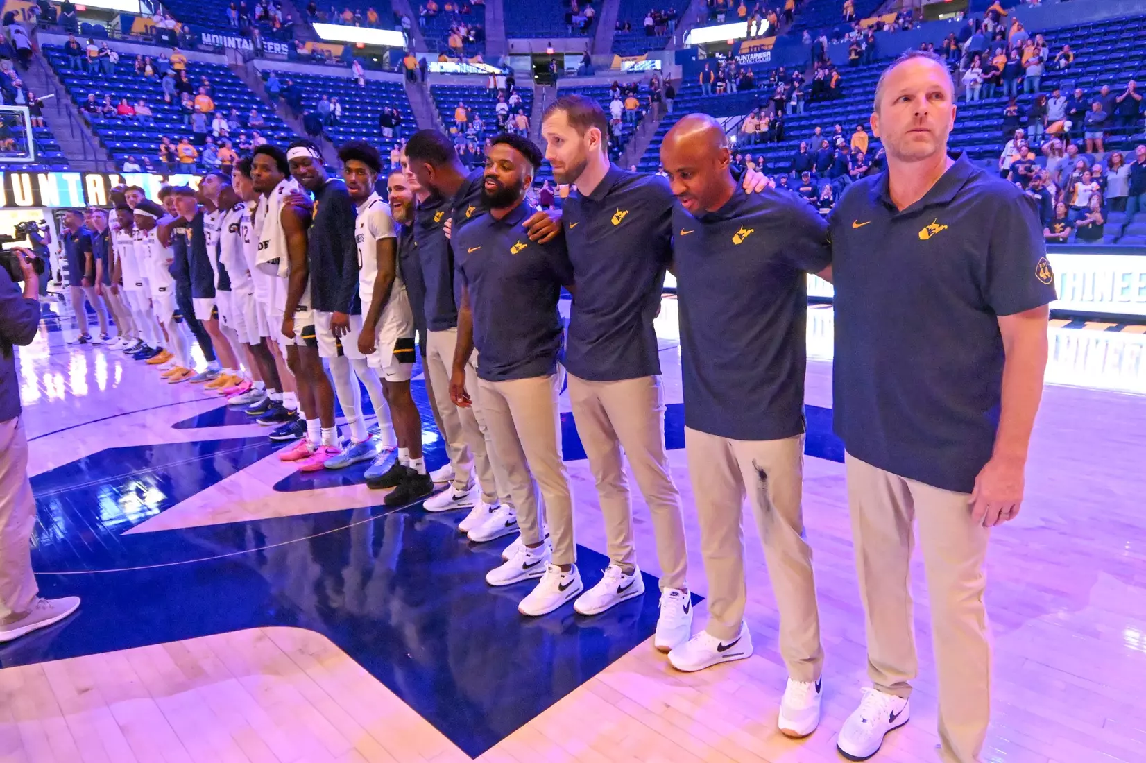 WVU vs Robert Morris basketball game action