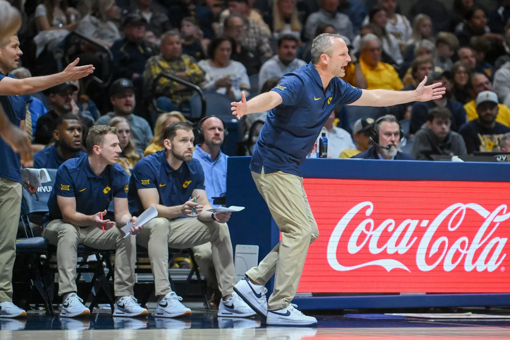 WVU vs Robert Morris basketball game action
