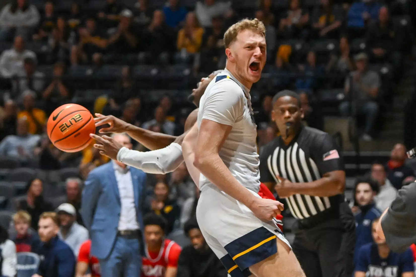 WVU vs Robert Morris basketball game action