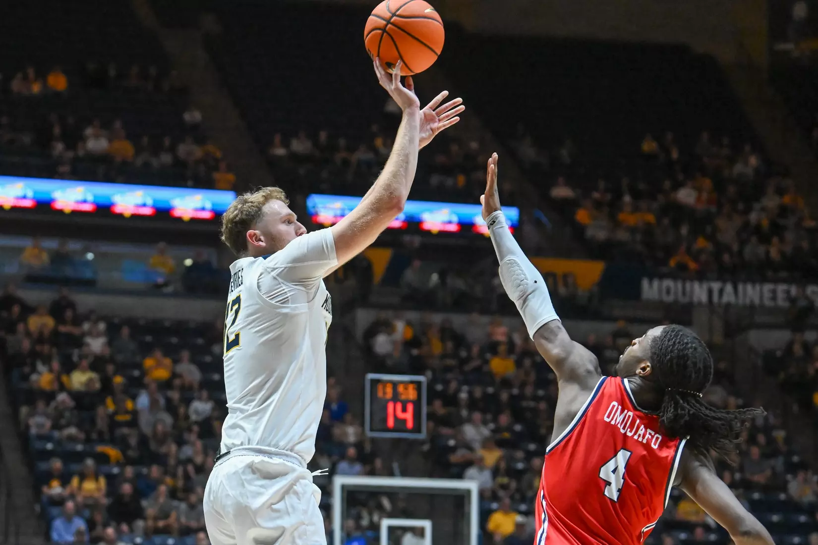 WVU vs Robert Morris basketball game action