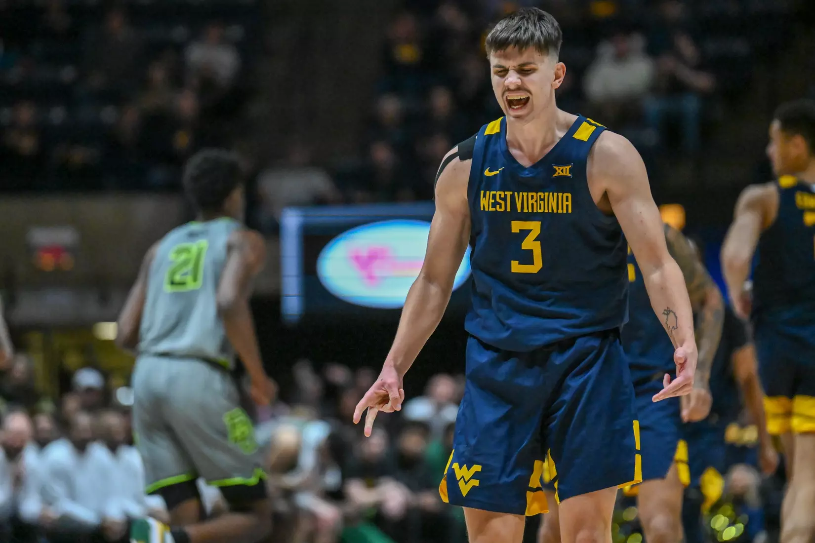 Kerr Kriisa celebrates a big basket.