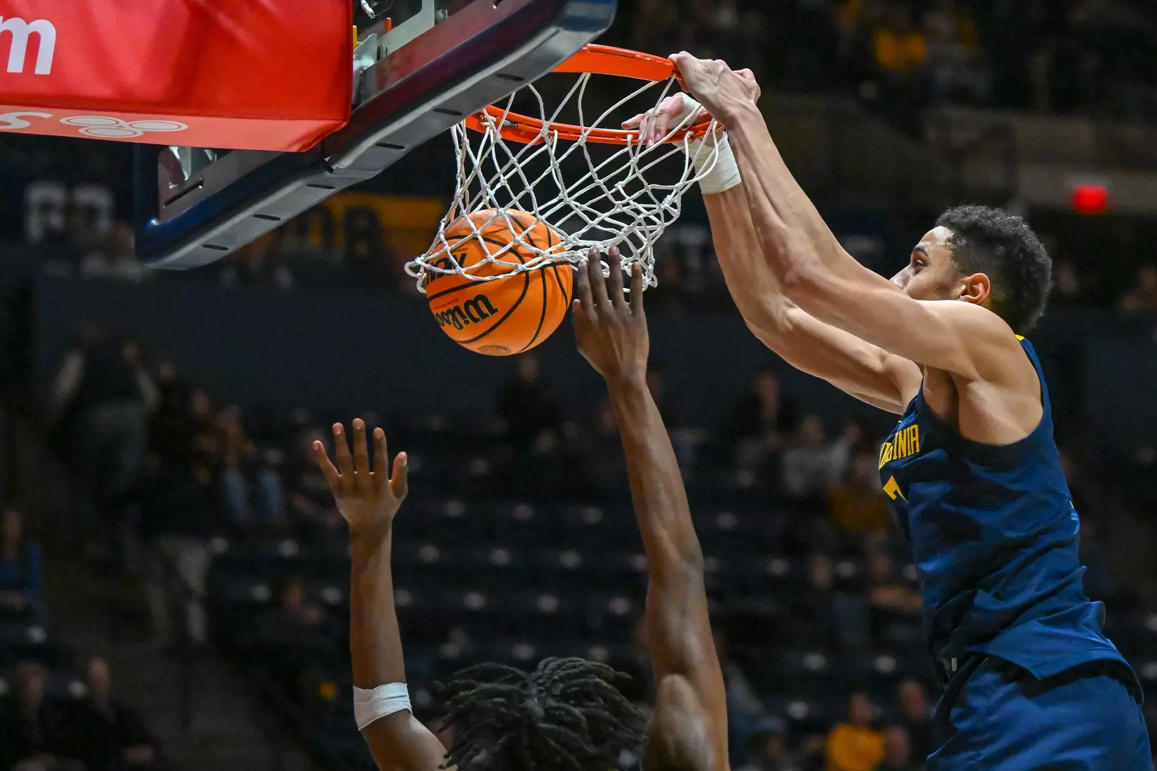 Jesse Edwards slams.