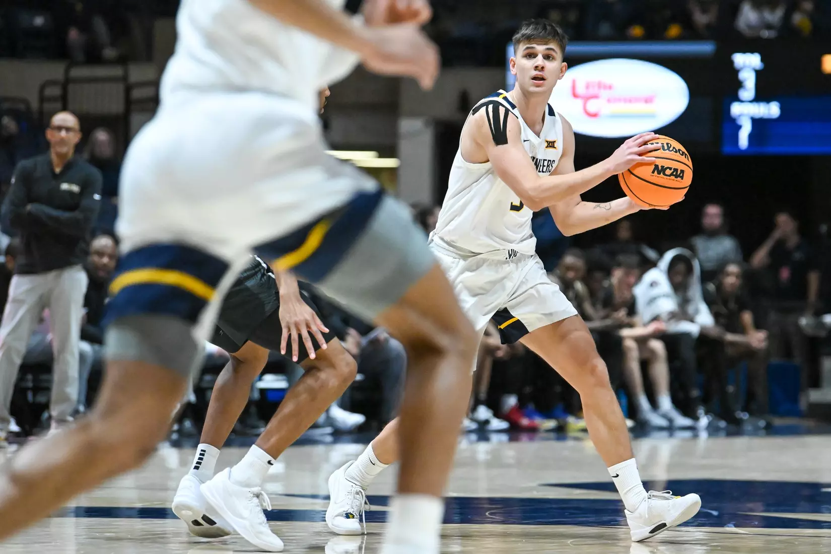 Kerr Kriisa runs a play.