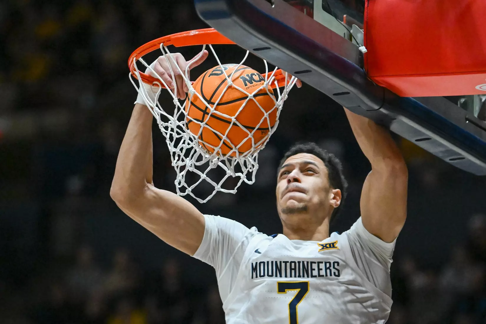 Jesse Edwards slams for two.