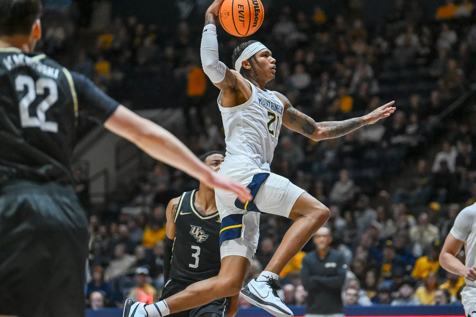 RaeQuan Battle drives to the hoop.