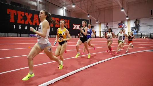 Sarah Tait running in the women's DMR