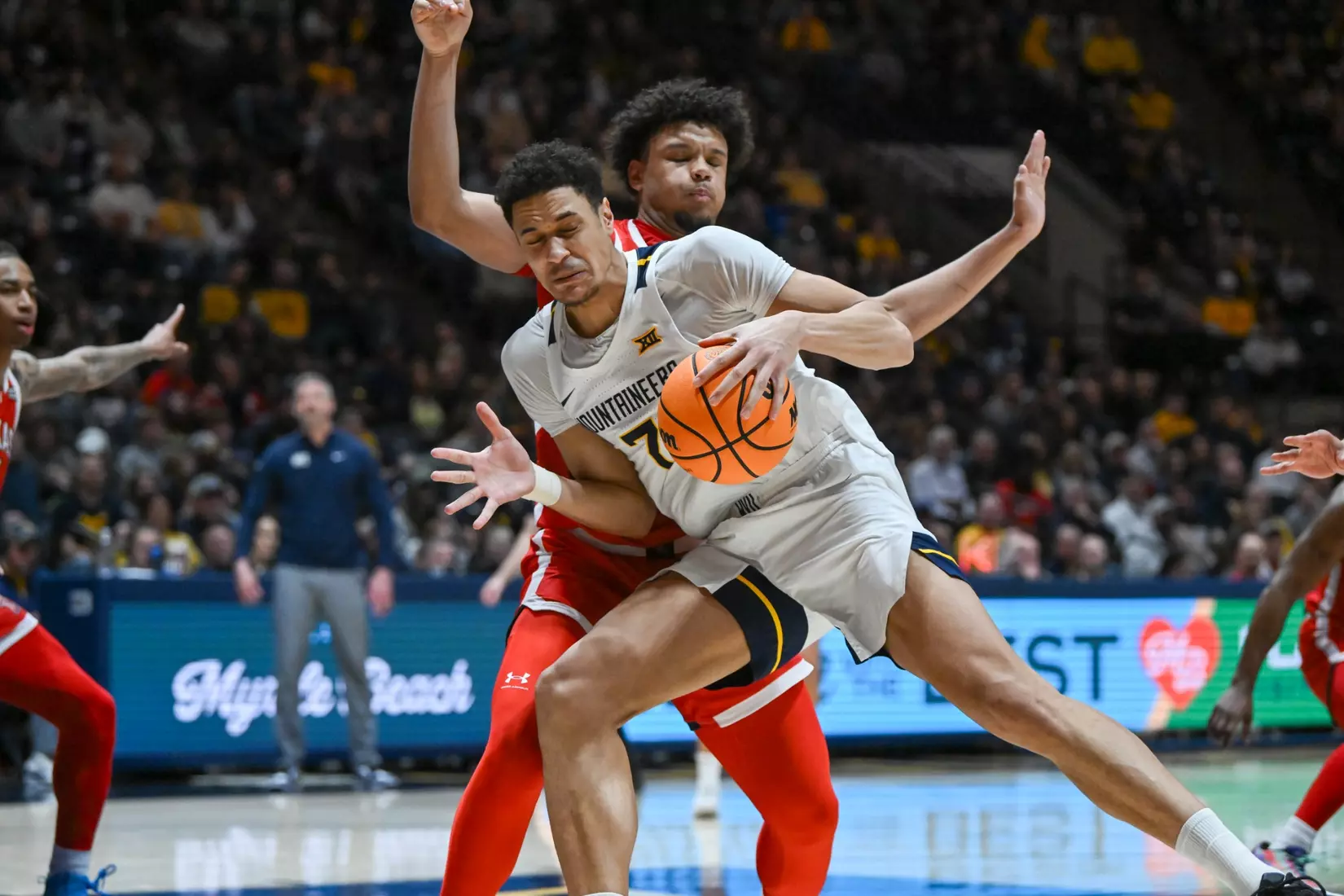 Jesse Edwards drives to the hoop.