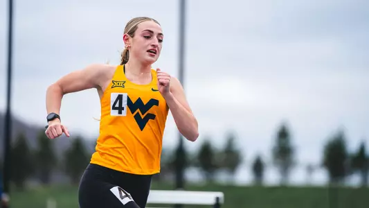 Cate Pickering running the women's 400 meters
