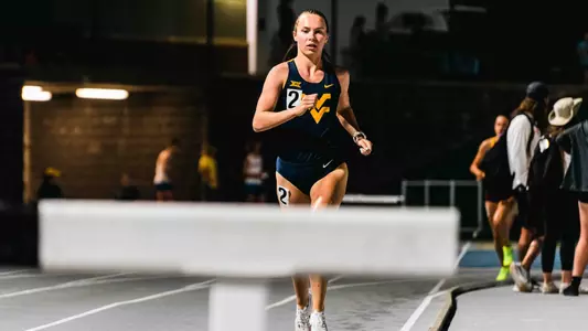 Mikenna Vanderheyden running the steeplechase