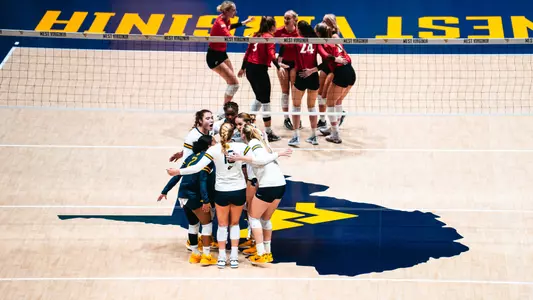 Volleyball huddle vs. Cincinnati