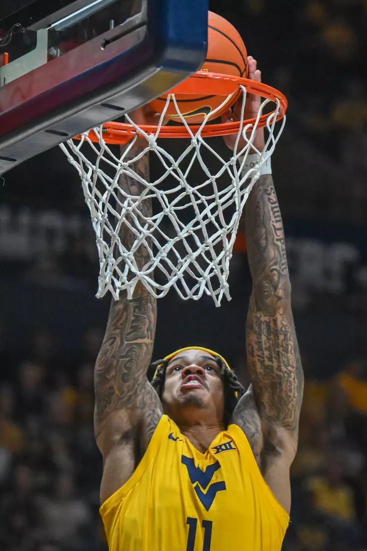 Jonathan Powell slam dunks.