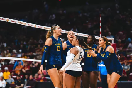 Nina Horning celebration huddle
