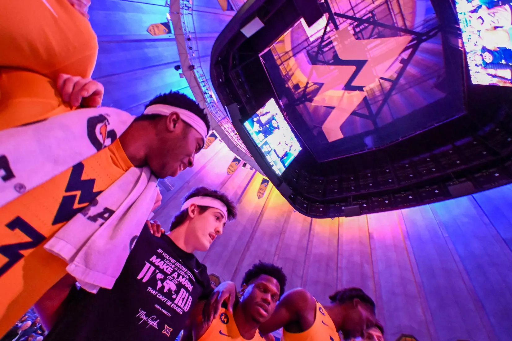 The Mountaineers celebrate the win over Cincinnati.