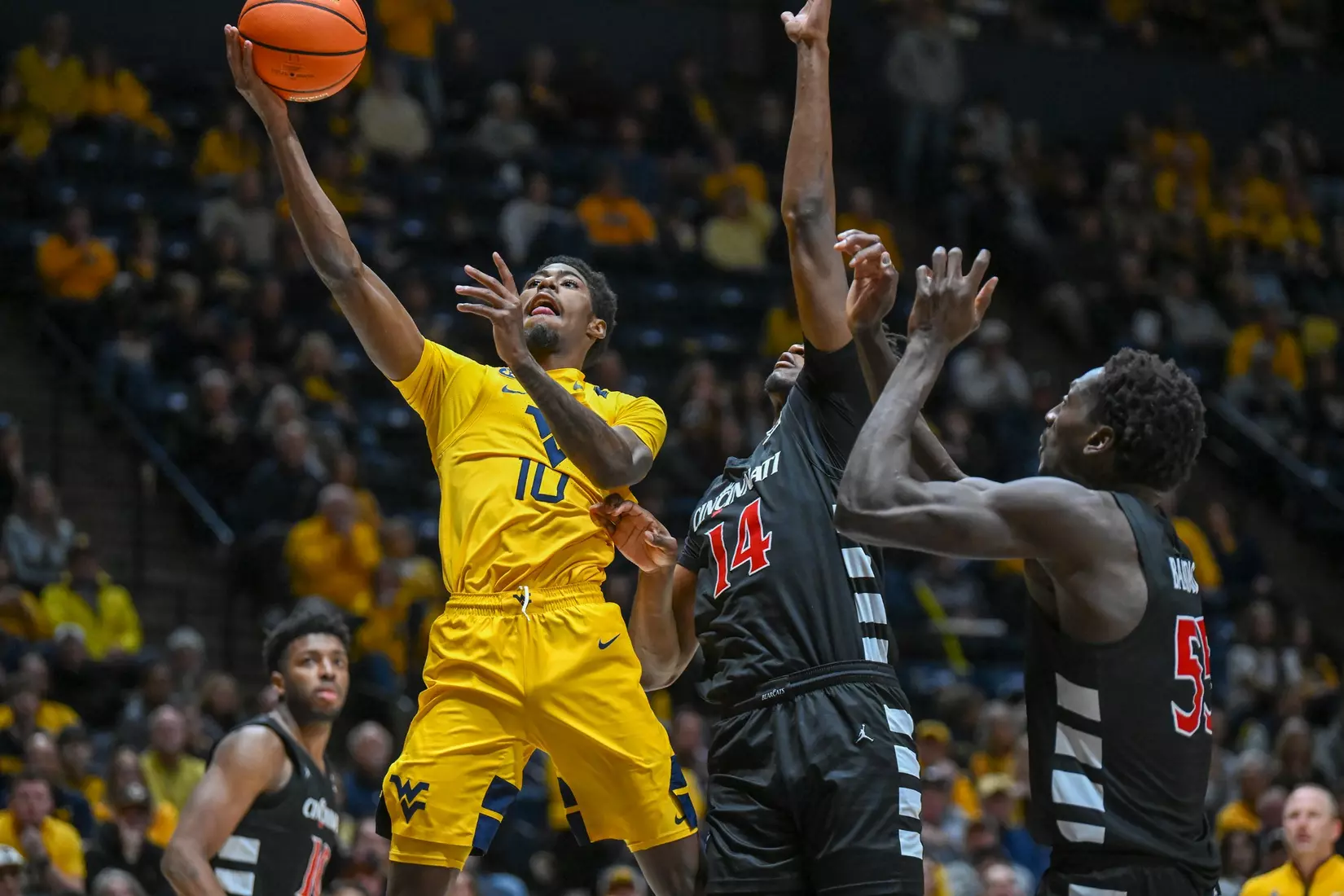 Sencire Harris scores two points.