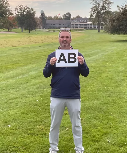 Joe Martin spotting positions at Los Angeles Country Club
