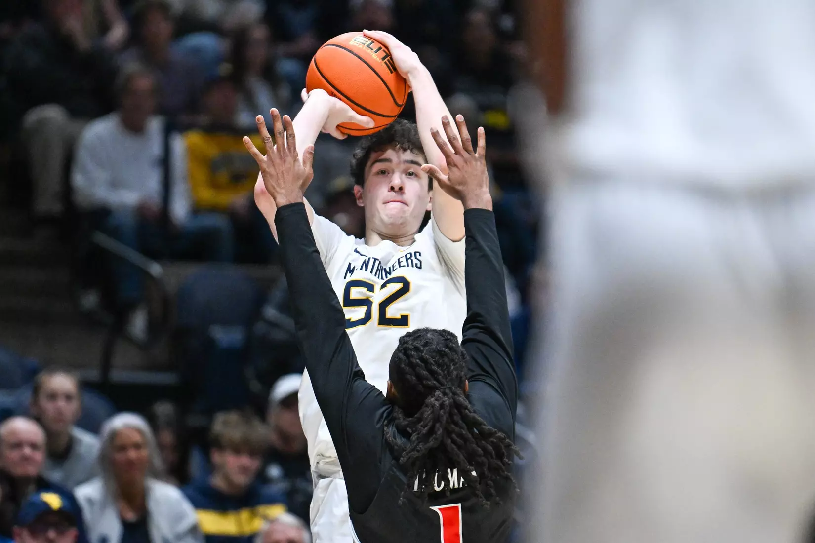 West Virginia battles Cincinnati in its Big 12 Conference home opener at Hope Coliseum on Jan. 6, 2026.