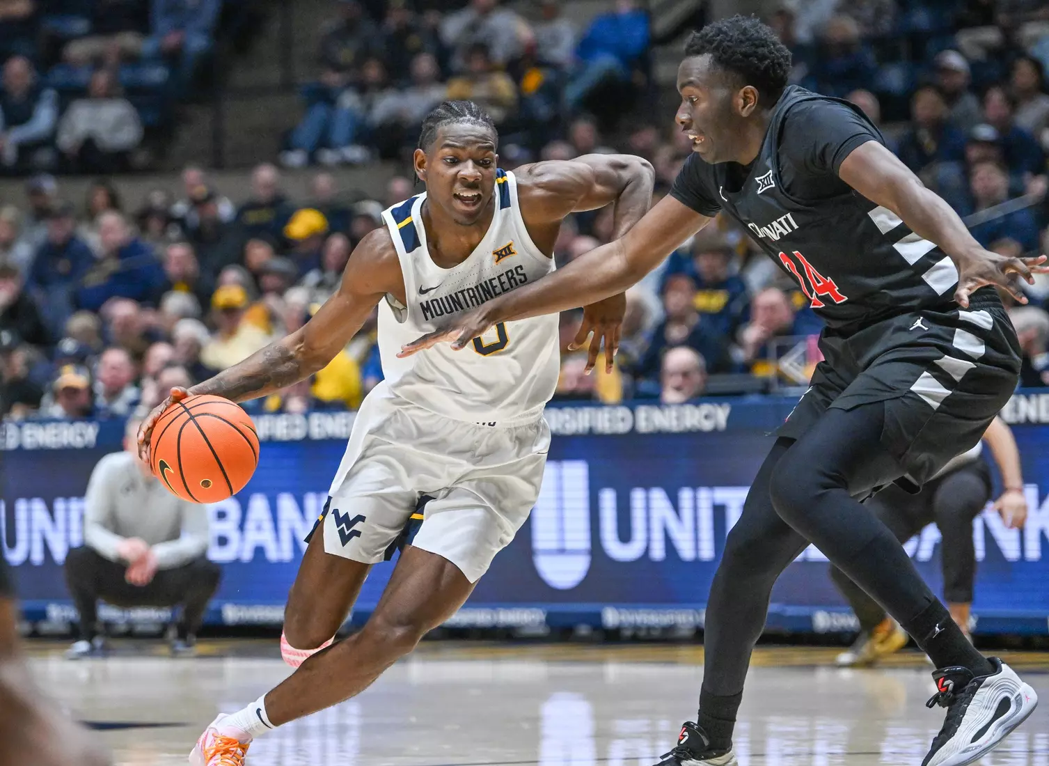 West Virginia battles Cincinnati in its Big 12 Conference home opener at Hope Coliseum on Jan. 6, 2026.