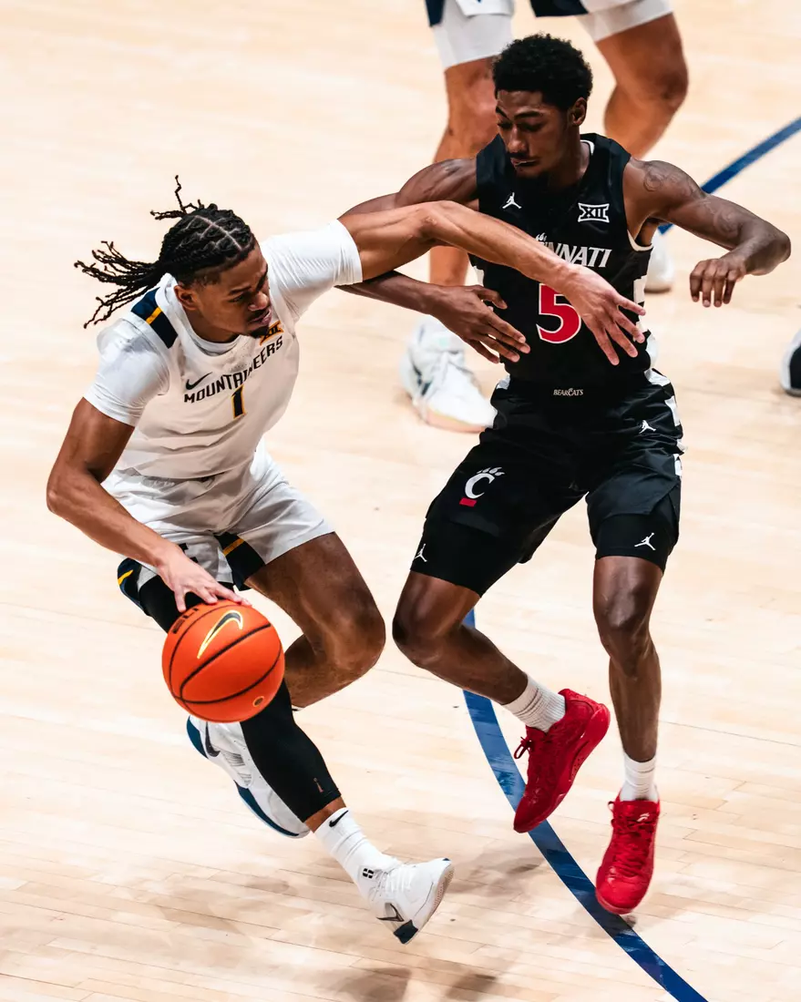West Virginia battles Cincinnati in its Big 12 Conference home opener at Hope Coliseum on Jan. 6, 2026.