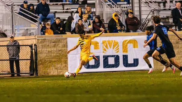 Tyler Londono Zapata kicks the ball against Kentucky