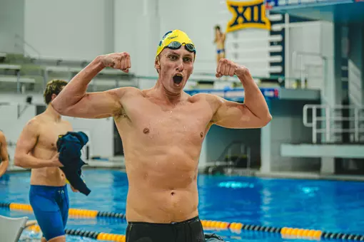 Szymon Mieczkowski flexes his arms during a meet on Oct. 23, 2026.